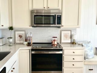 Front Row Oceanfront - 1 Min to Beach - Romantic Balcony with Sunrises! - Hilton Head Island - 7