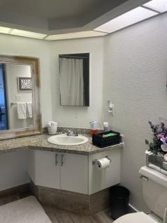 Chic Las Vegas Condo Getaway mins to the Strip FREE WiFi , Pool, Gym, 24HR Security - Las Vegas - 7