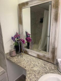 Chic Las Vegas Condo Getaway mins to the Strip FREE WiFi , Pool, Gym, 24HR Security - Las Vegas - 9