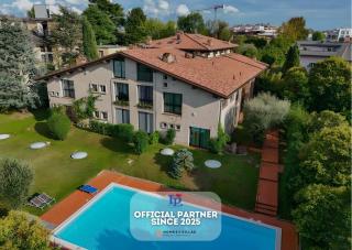 DesenzanoLoft Official Partner MARRIOTT Homes & Villas - SWAROVSKI Family apartment with pool - Desenzano del Garda - 0