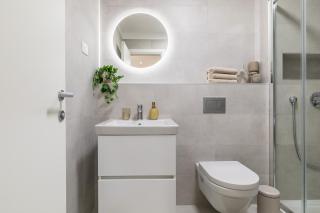 Boutique Soft Tones with Balcony and Secured Garage - Split - 8