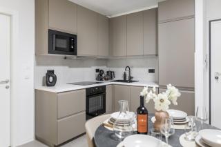 Boutique Soft Tones with Balcony and Secured Garage - Split - 7