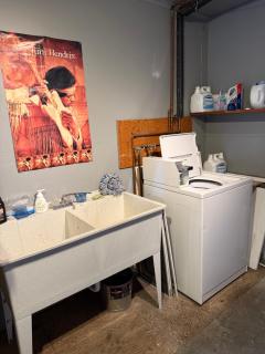 Emily's Escape AC Smart TV and Covered Parking - 8