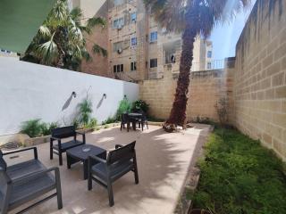 Stunning Central Sliema Apartment with Garden - Sliema - 9