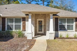 Emerald Coast Breeze Retreat Single-Level 4-Bedroom Beach Getaway (Sleeps 12) - Fort Walton Beach - 0