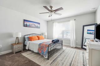 Emerald Coast Breeze Retreat Single-Level 4-Bedroom Beach Getaway (Sleeps 12) - 7