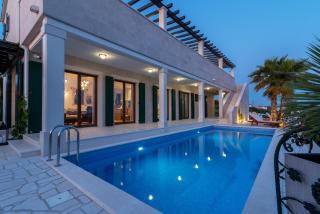Stone Villa Smokvica with vineyard, swimming pool, jacuzzi, gym and panoramic sea views - Rogoznica - 2