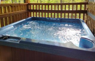 Appalachian Escape Cabin - Private - Secluded -3 acres -Hot tub -Fire pit -Games - 8