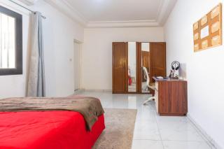 Logement paisible au cœur de Dakar, chambre avec bureau et salle de bain dans un appartement partagé - Dakar - 8