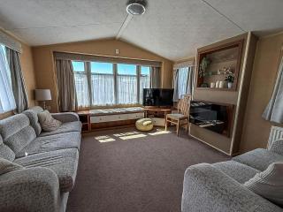 8 Berth Caravan With Decking At California Cliffs Near Scratby Beach Ref 50019F - Great Yarmouth - 5