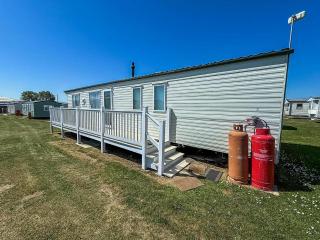 8 Berth Caravan With Decking At California Cliffs Near Scratby Beach Ref 50019F - Great Yarmouth - 4