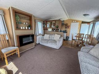8 Berth Caravan With Decking At California Cliffs Near Scratby Beach Ref 50019F - Great Yarmouth - 2