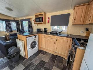 Stunning Caravan At Cherry Tree Holiday Park In Norfolk, Sleeps 8 Ref 70529C - 1