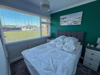 Lovely Chalet To Hire In Scratby Nearby The Beach In Norfolk Ref 76165B - Scratby - 1