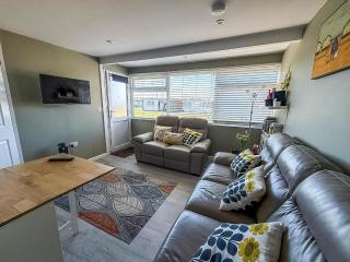 Lovely Chalet With Free Wi-Fi At Green Farm Park, Norfolk Ref 43395G - Scratby - 1