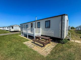 8 Berth Caravan With Decking At Caister Beach In Norfolk Ref 30016S - Great Yarmouth - 5