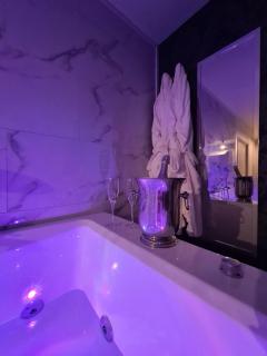 Chambre d'Amour Jacuzzi Bordeaux Parking - Bruges - 7