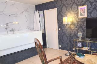 Chambre d'Amour Jacuzzi Bordeaux Parking - Bruges - 1