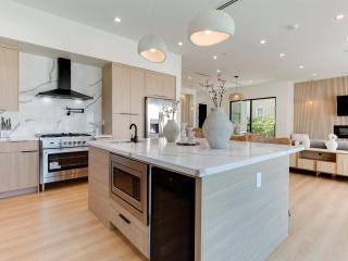 Charming Encino Retreat w/ Pool - Tarzana - 8