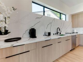 Charming Encino Retreat w/ Pool - Tarzana - 5