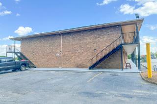 Louisville Inn by OYO Louisville Municipal Airport - - 1