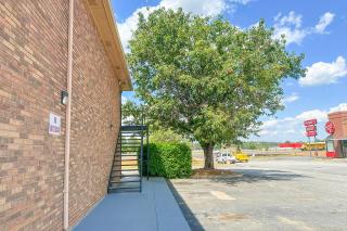 Louisville Inn by OYO Louisville Municipal Airport - - 7