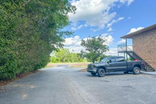 Louisville Inn by OYO Louisville Municipal Airport - - 8
