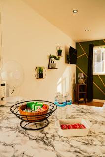 Modern 4 Bed Apartment - Cardiff City Centre - Free Parking - Cardiff - 3