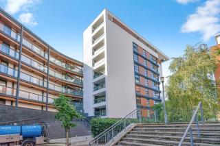 Entire Flat with 2x Bedrooms, 2x Bathrooms and a Big Living Room in the Olympic Park and Westfield at Stratford - 9