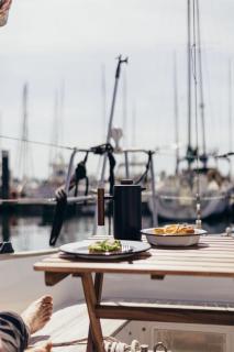 Life On Board in a Vintage Sailboat - Cascais - 5