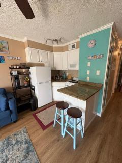 Seawall Breeze Condo in Galveston - Galveston - 5