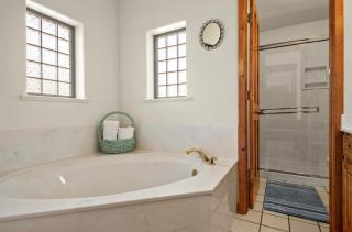 Evergreen Chalet Forest Escape Grill AC Family - 9