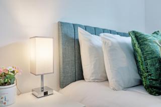 Luxury 4-Bed Family Home in Epping with Parking by LMV Property - 1