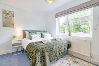 Luxury 4-Bed Family Home in Epping with Parking by LMV Property - 8