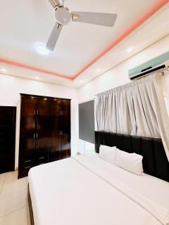 Golden Crystal Hotel - Accra - 7