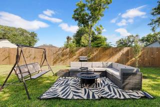 Upscale 3Br-3Ba Home near Stadiums, Downtown Houston, Restaurants, Free Parking on Property - Houston - 0