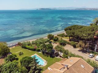 Beachfront- Private pool and design - - 0