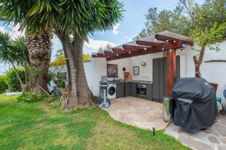 Beachfront- Private pool and design - - 2