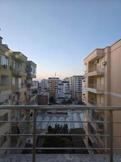 Cityline Apartment - Steps from Station & Center - Durazzo - 8