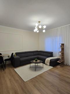 Cityline Apartment - Steps from Station & Center - Durazzo - 6