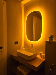 Cityline Apartment - Steps from Station & Center - Durazzo - 5