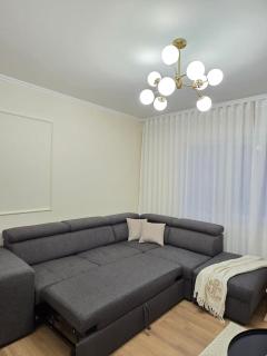 Cityline Apartment - Steps from Station & Center - Durazzo - 1