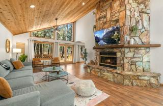 Pinewood Lodge - Backs to Forest - Near Downtown! - 0