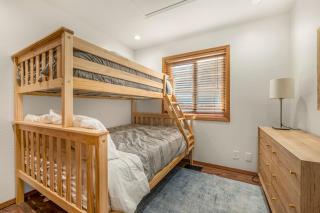 Pinewood Lodge - Backs to Forest - Near Downtown! - 1