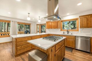 Pinewood Lodge - Backs to Forest - Near Downtown! - 8