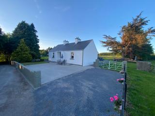 Beautiful Country Cottage - - 0