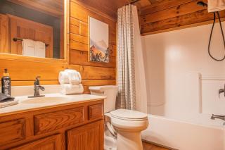 Mountain Log Cabin, Games, HotTub, Outdoor Firepit - Pigeon Forge - 4