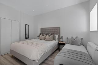 Serene Haven - 2 min from Station - Free Parking - Courtyard - 1
