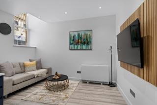 Serene Haven - 2 min from Station - Free Parking - Courtyard - Swindon - 4