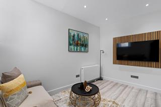 Serene Haven - 2 min from Station - Free Parking - Courtyard - 9